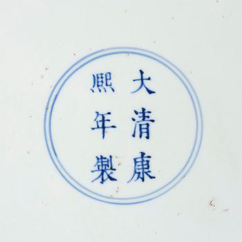 A rare large blue and white 'five clawed dragon' dish, Qing dynasty with Kangxi mark and of the preriod (1662-1722).