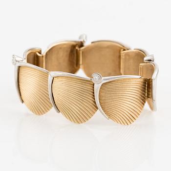 Ole Lynggaard, bracelet, 14K gold with brilliant-cut diamonds.