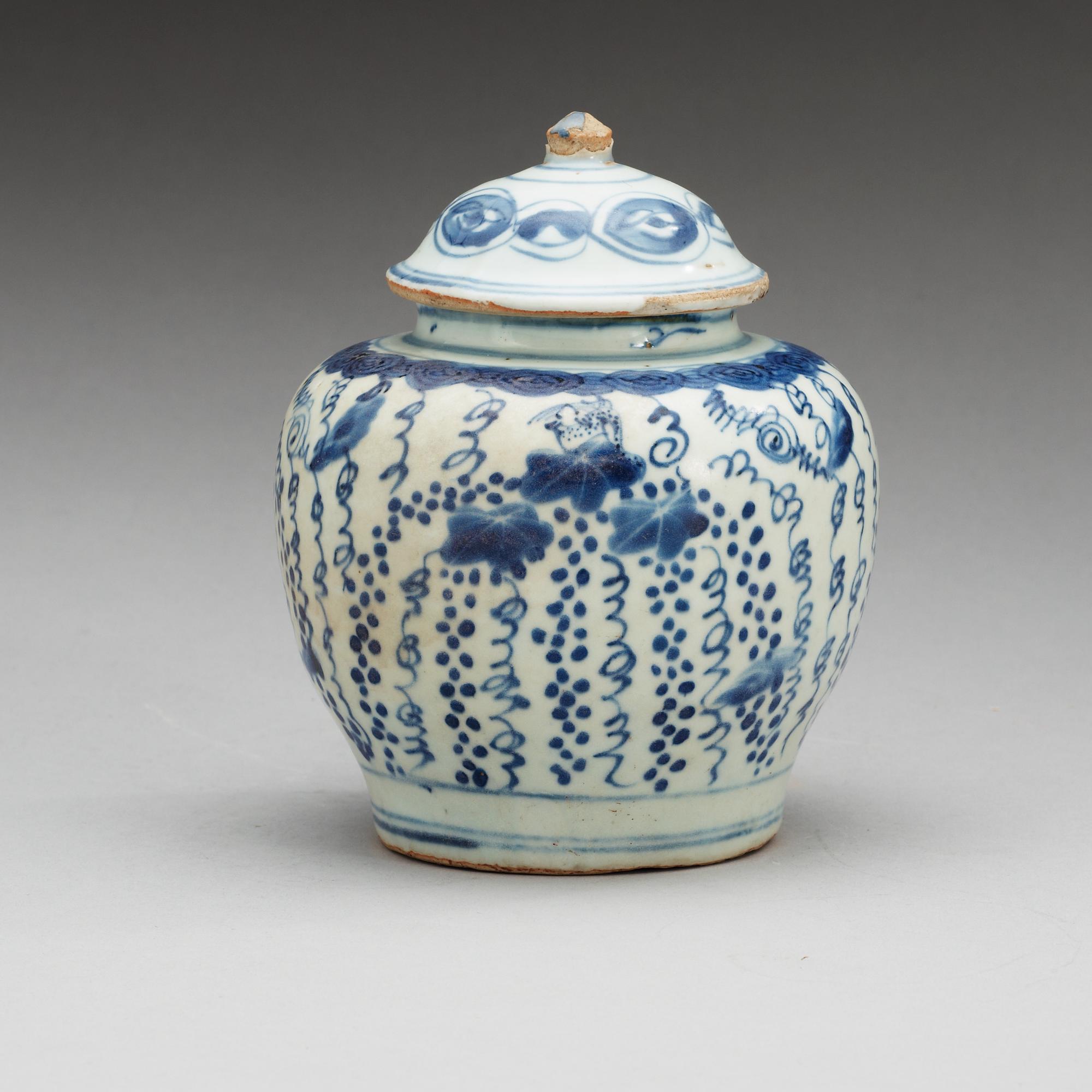 A blue and white jar with cover, Ming dynasty, Wanli. (1573-1620).