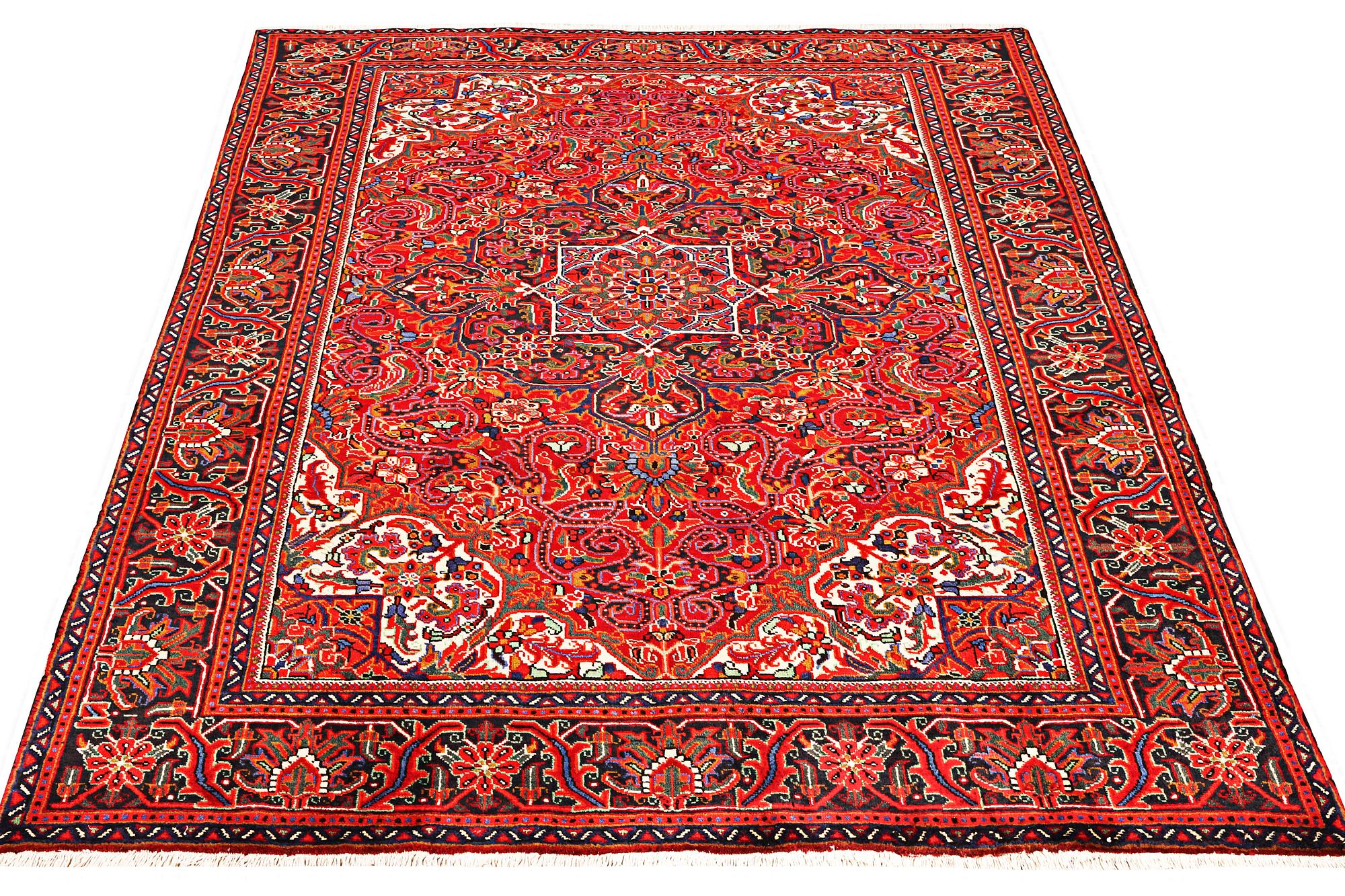 A Heriz patternd carpet, a.  295 x 207 cm.