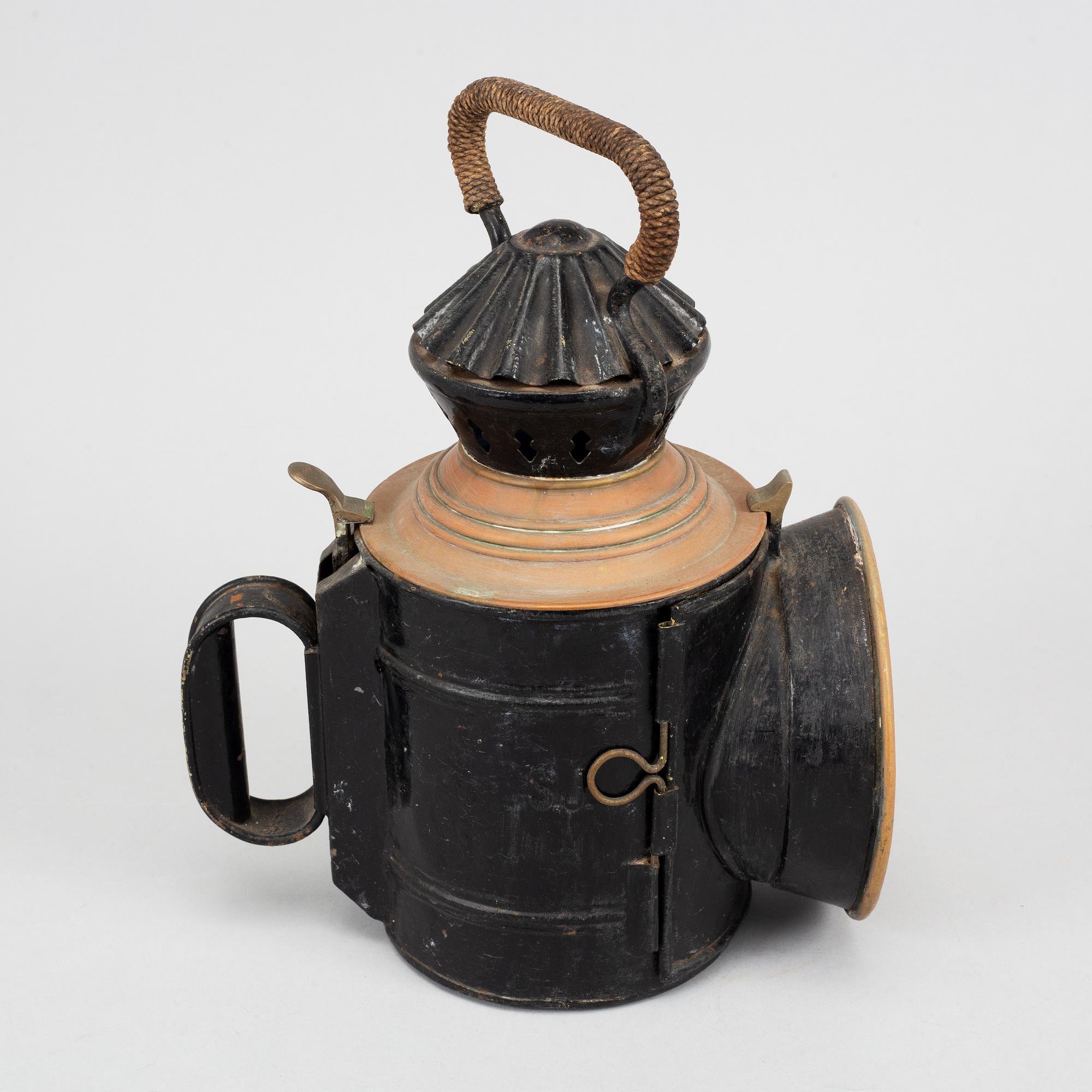 A railway station lantern, SJ 1040, first half of the 20th century.