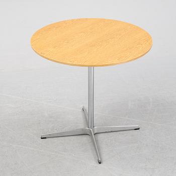 Arne Jacobsen, bord, "A622", Fritz Hansen, Danmark, 2008.