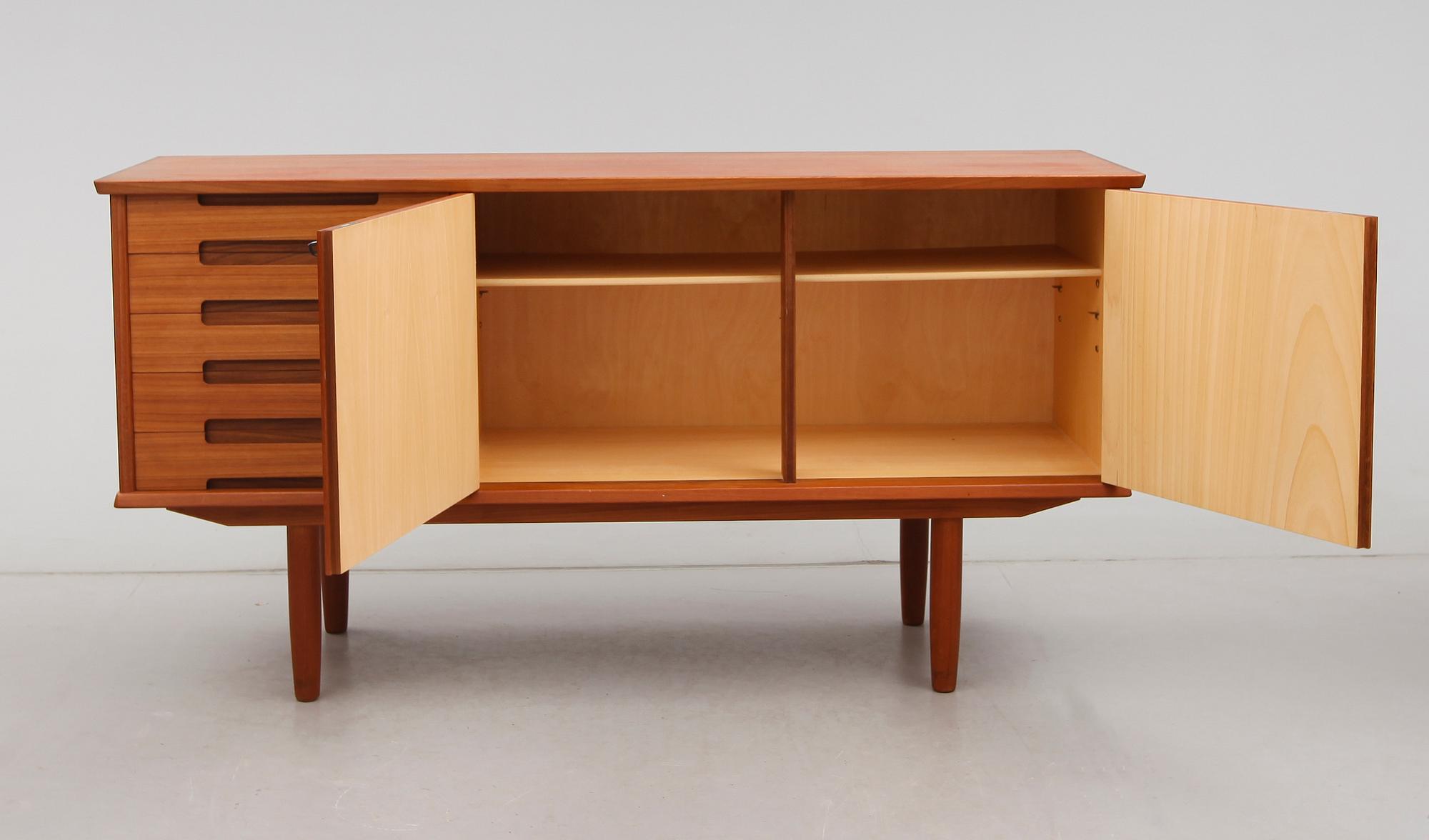 SIDEBOARD, Sörheim, Norge, 1900-talets mitt.