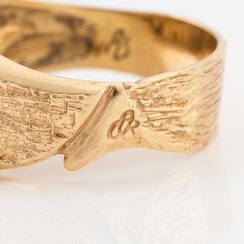 Ring, 18K guld med briljantslipade diamanter.