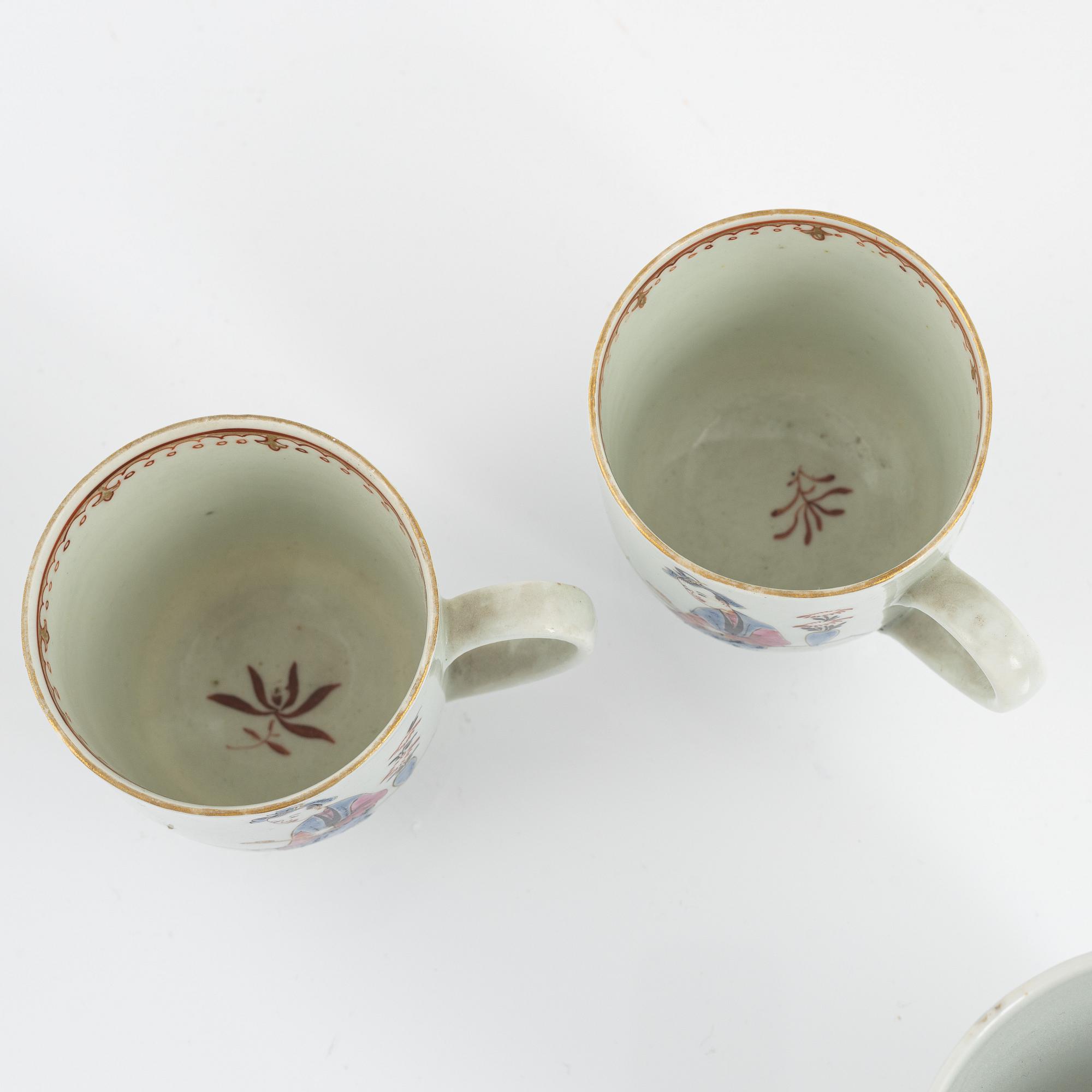Two pairs of famille rose cups, a bowl, a small dish and a pair of deep dishes, Qing dynasty, 18th/19th century.