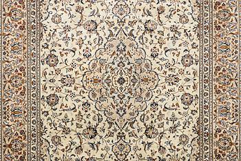 A Kashan carpet, c. 346 x 250 cm.