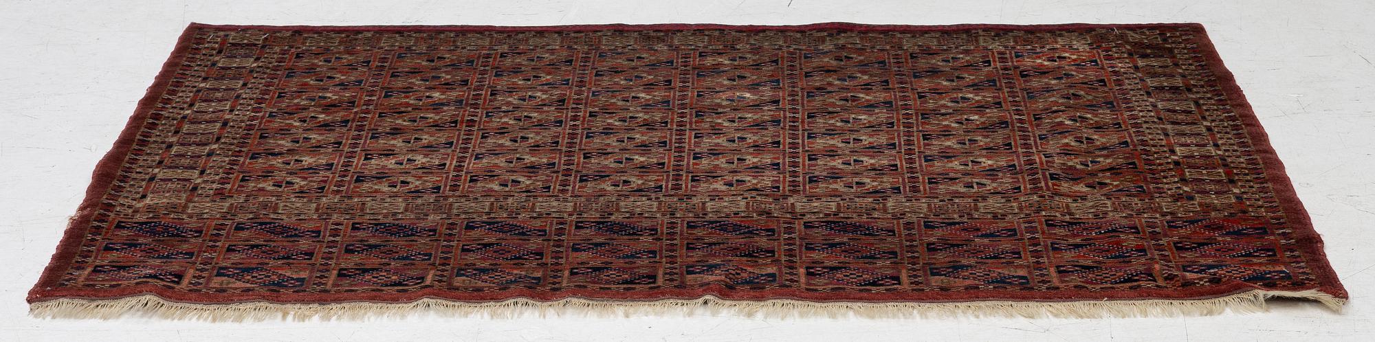 Chuval  Turkmen, antik, ca 128 x 72 cm.