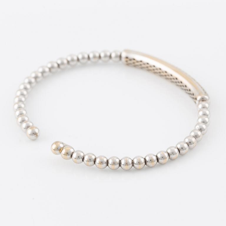 Bracelet, Poniros, 18K white gold with brilliant-cut diamonds.