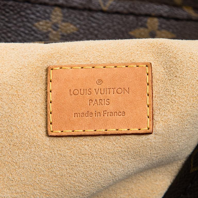 Louis Vuitton, a Monogram Canvas 'Artsy GM' bag.