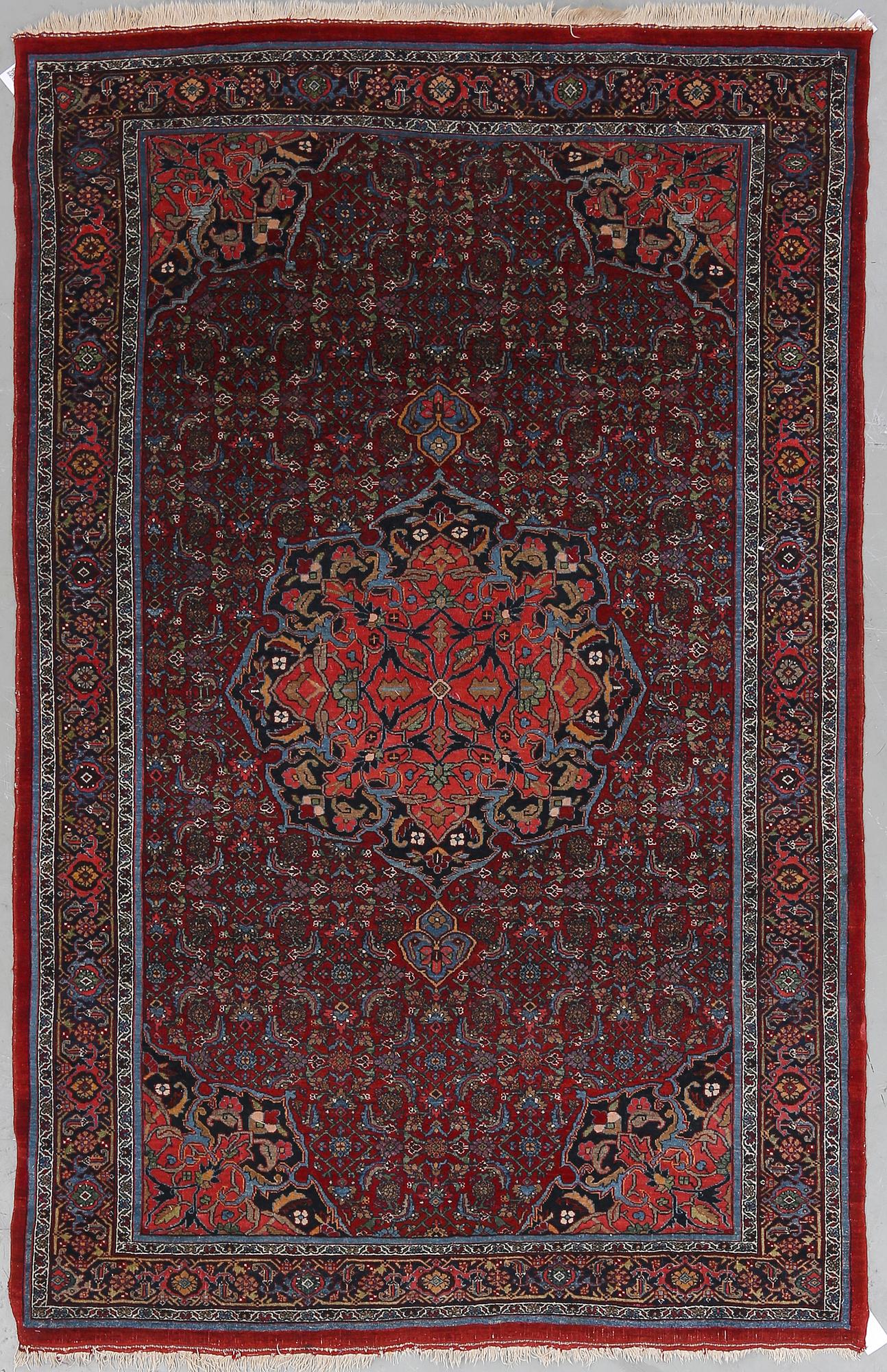 MATTA, semiantik, Bidjar, ca 215x140 cm.