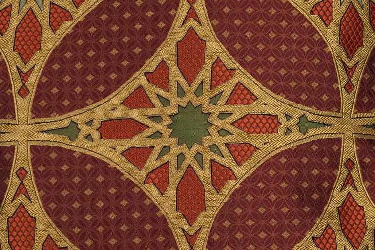 Kuddar, ett par, mönstrad vinröd textil från Silk Gallery.