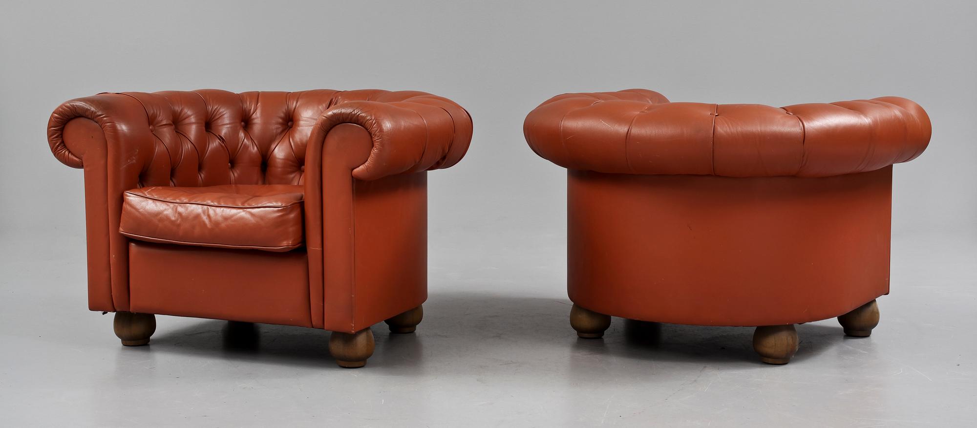 FÅTÖLJER, ett par, Chesterfield-modell, Wards Ateliéer AB, Tibro, 1970-tal.