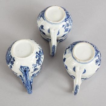 A blue and white tea caddy and 3 blue and white custard cups with covers, Qing dynasty, Qianlong (1736-95).