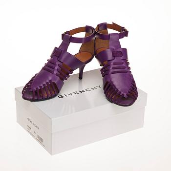 SKOR, Givenchy.
