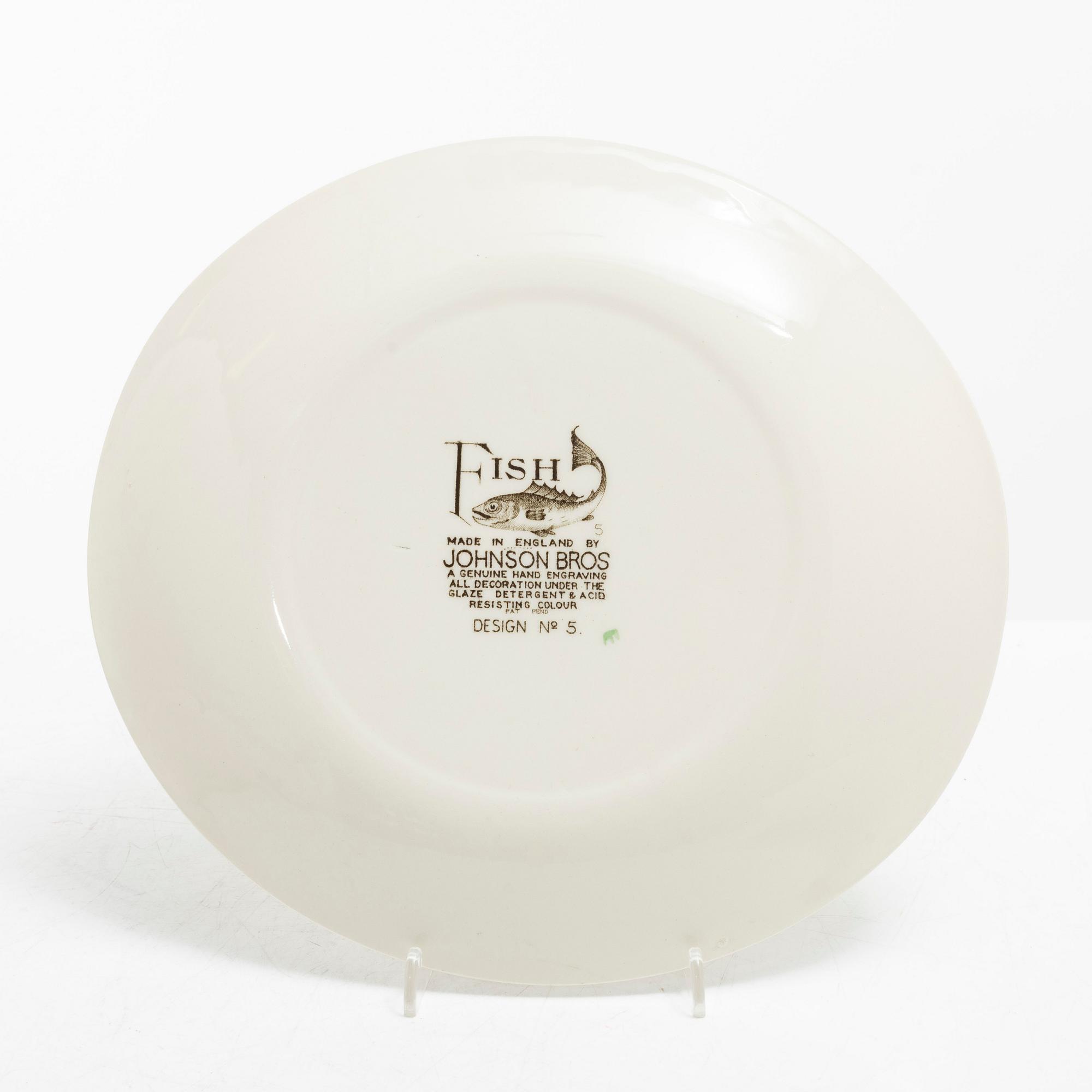 16 pieces of a Johnson Bros 'Fish' service, England.