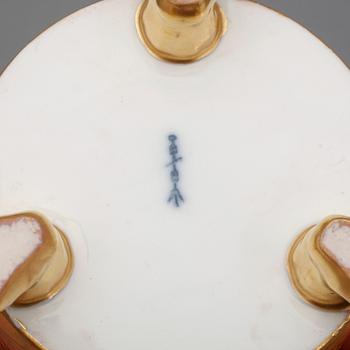 KOPPAR på FAT, 2 st, empire, KPM, Königliche Porzellanmanufaktur, Berlin, 1800-talets första hälft.