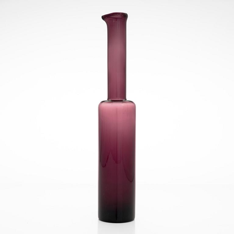 Nanny Still, a glass bottle signed Riihimäen Lasi O.Y Nanny Still.