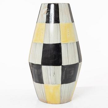 Carl-Harry Stålhane, vas, s k "Torro-fajans", dekor av Aune Laukkanen, Rörstrand, 1950-tal.