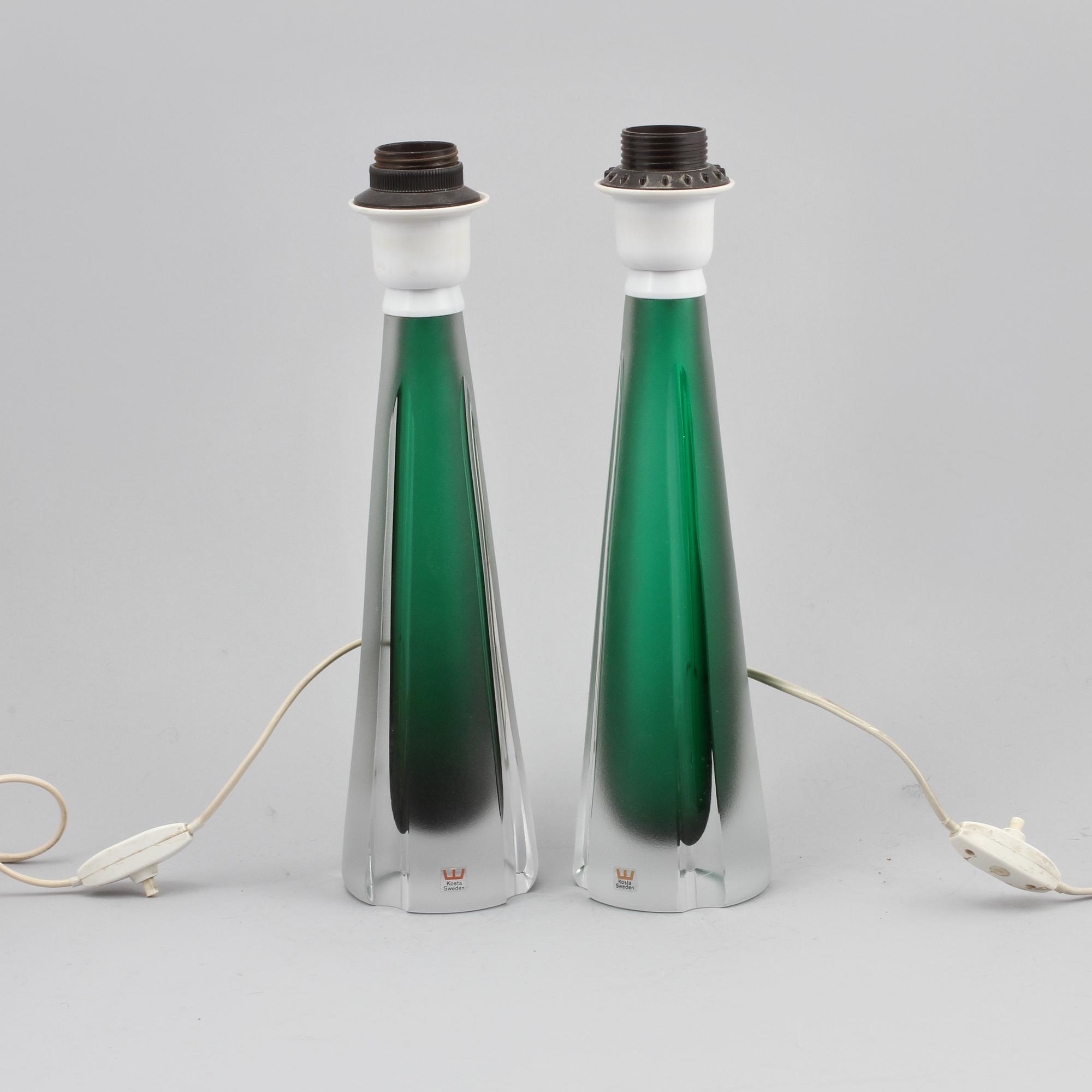 BORDSLAMPOR, ett par, glas, Kosta.