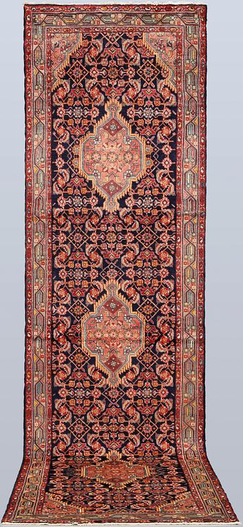 A Hamadan runner, c. 382 x 110 cm.