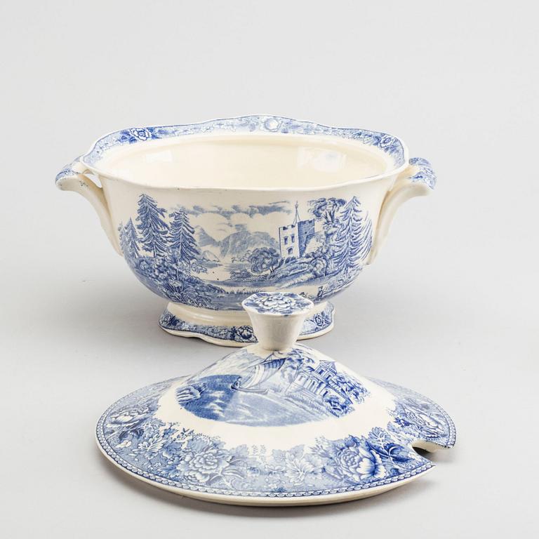 A Reinhard Richter 53 pcs Masema dinner service for Arabia.