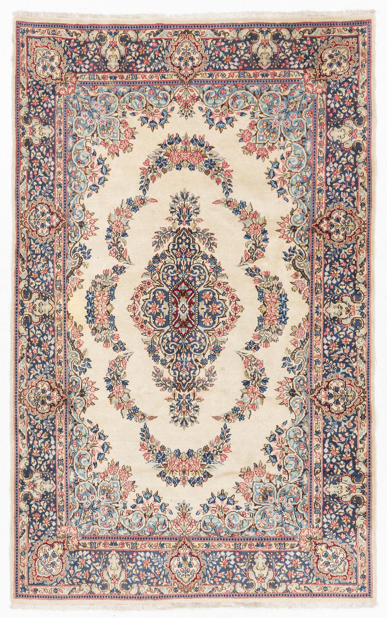 Rug, Kirman, 238 x 145 cm.