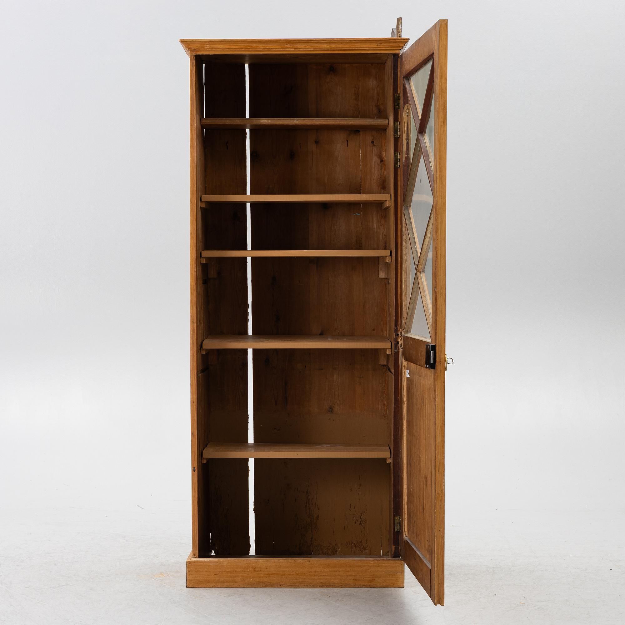 Bokskåp 1800-talets mitt.