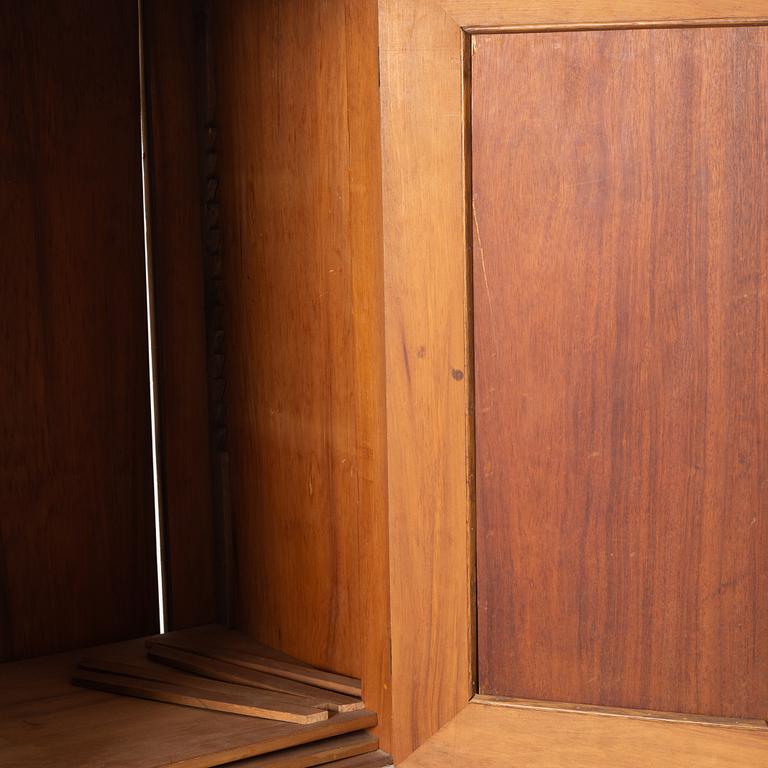 Skåp, gustaviansk stil, 1900-tal.