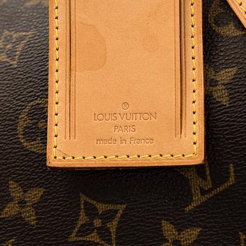 Louis Vuitton, a Monogram Canvas 'Keepall 55 Bandouliere' bag.