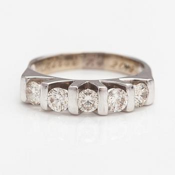 Ring, 14K vitguld, diamanter ca 1.10 ct tot.