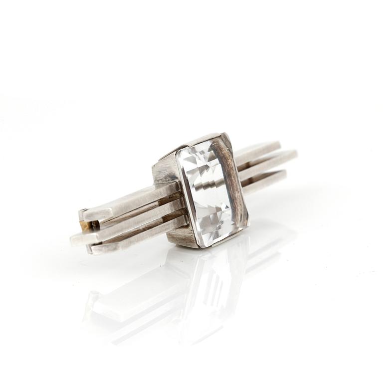 BROSCH, silver, bergskristall, ca 16,76 ct, Henribert Engelbert, Stockholm 1942. Total vikt ca 16,71 g.