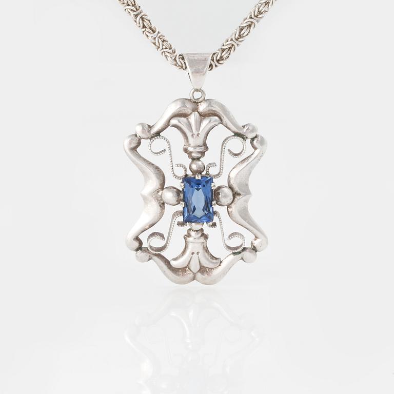 COLLIER/HÄNGE.