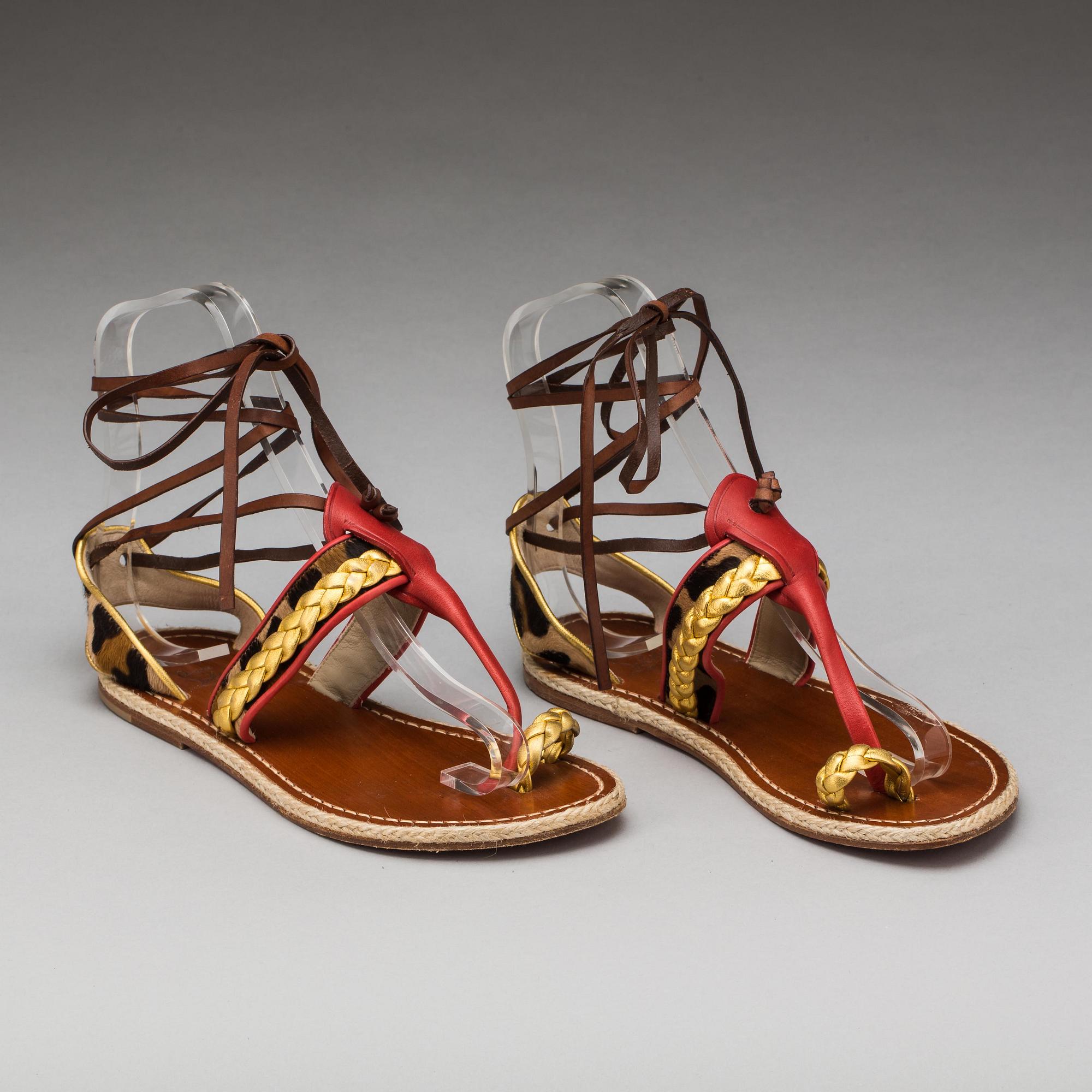 SKOR, "Hola Lita", Louboutin.