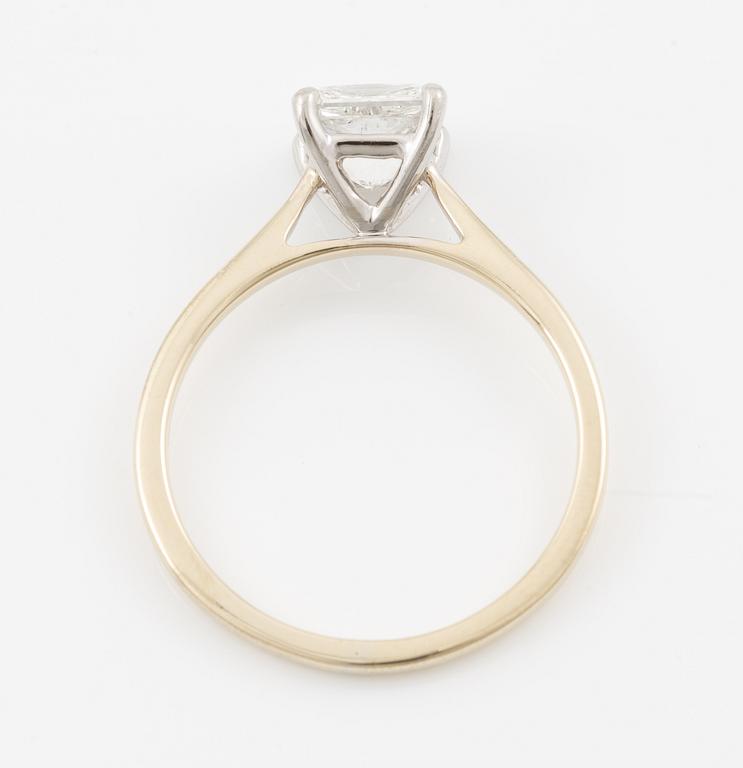 Ring, 18K gold with princess-cut diamond 1.02 ct.