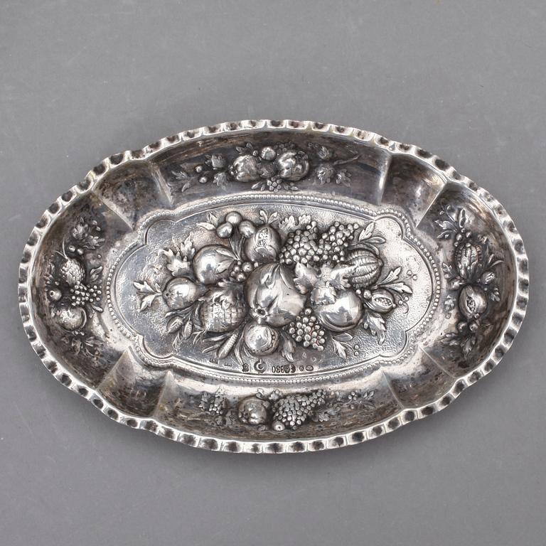 PARTI SILVERFÖREMÅL, 13 st, bla England och Tyskland, sent 1800-tal till 1900-tal. Tot ca 924 gram.