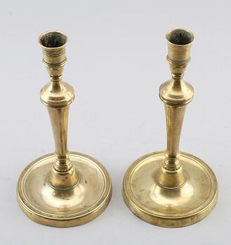 LJUSSTAKAR, 1 par, mässing, Louis Seize, 1700-tal.