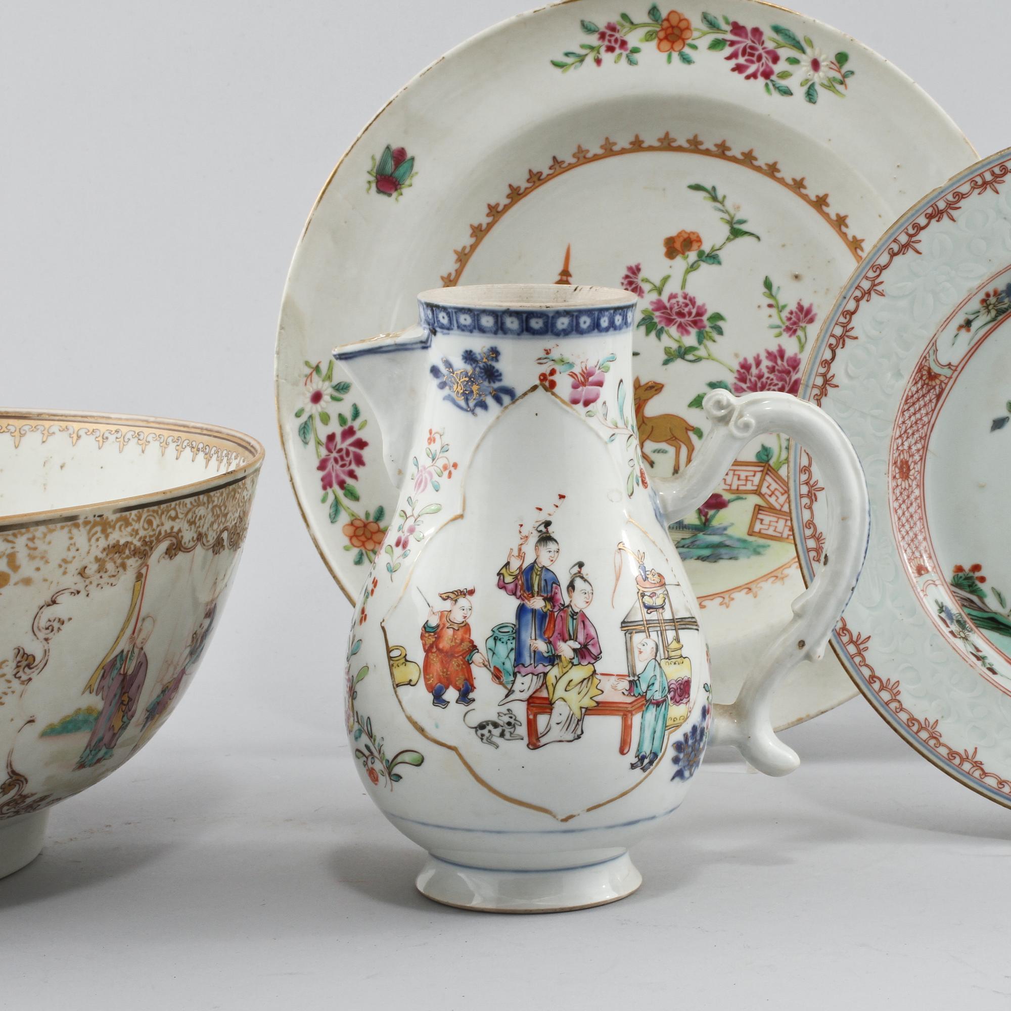 BÅLSKÅL, KANNA samt TALLRIKAR, 3 st, porslin, Kina, 1700-tal respektive 1800-tal.