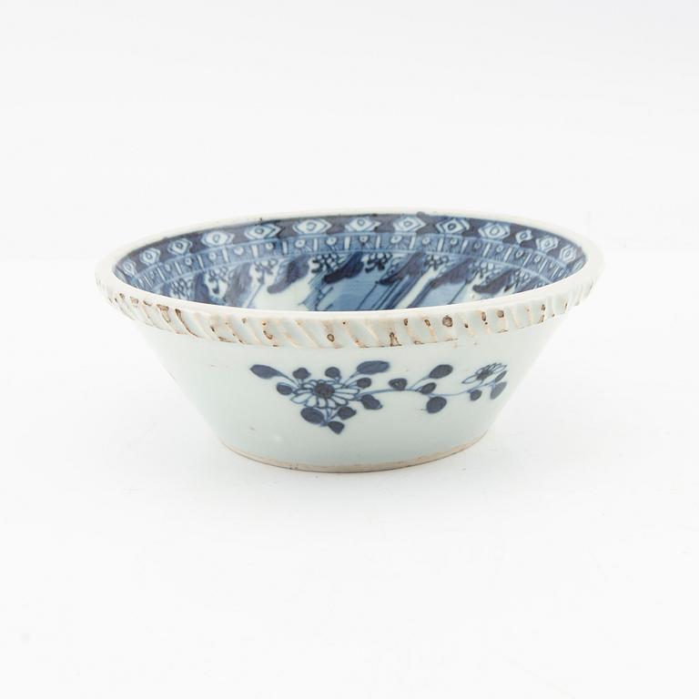 A Chinese blue and white porcelain bowl, Qing dynasty, 18th century.