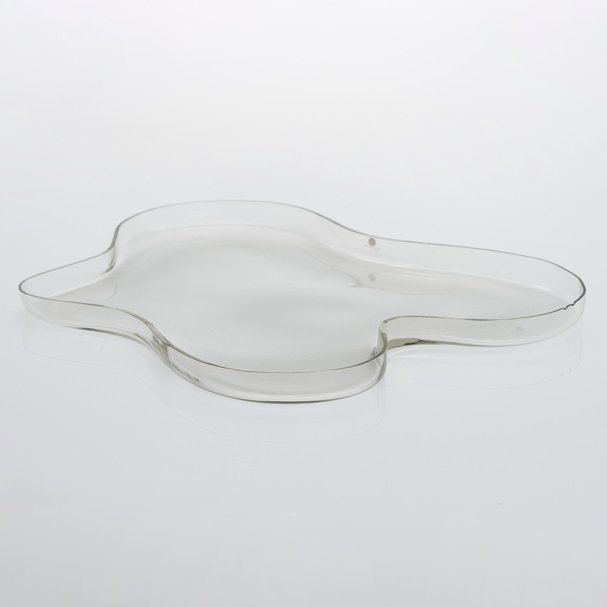 Alvar Aalto, a '3034' dish signed Alvar Aalto 3034. Manufactured by Iittala early 1960s.