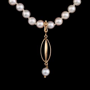 COLLIER MED HÄNGE, odlade pärlor, hänge och lås 18K guld.