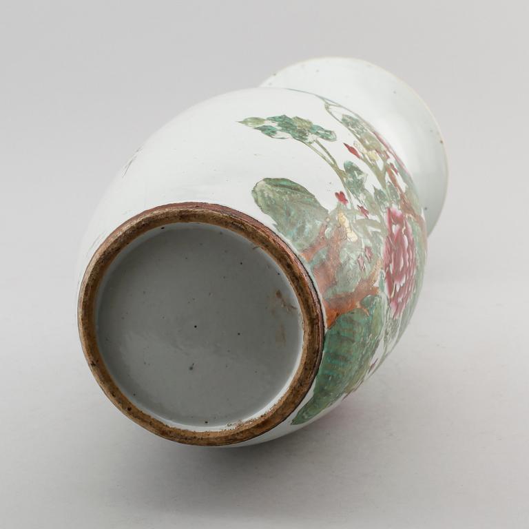 VAS, porslin, Kina, 1800-/1900-tal.