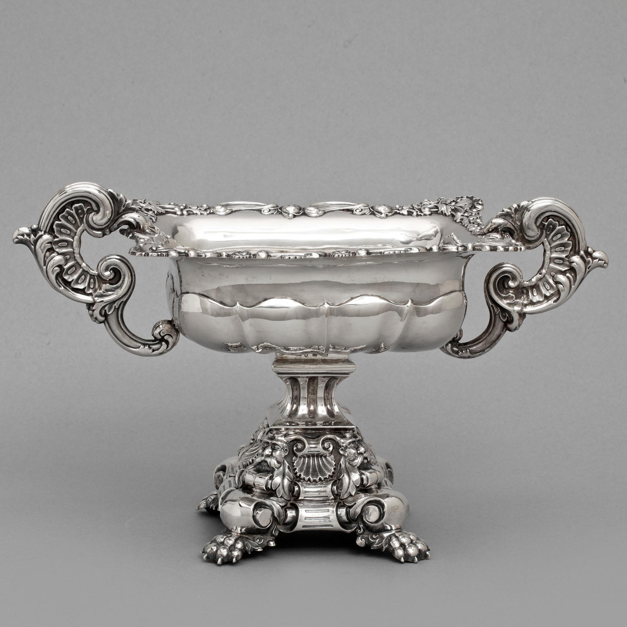 SKÅL PÅ FOT, silver, Gustaf Folcker, Stockholm 1842. Vikt c:a 640 g.