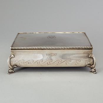 A silver cigar box by firma Karl Anderson in Stockholm 1927.