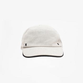 HERMÈS, a grey hat.