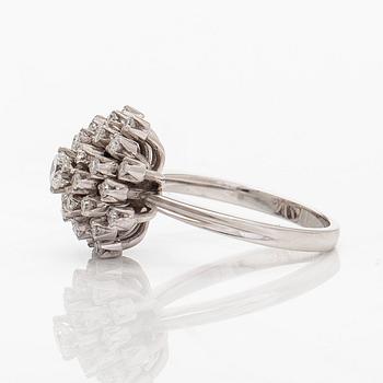 Ring, 18K white gold and brilliant-cut diamonds.