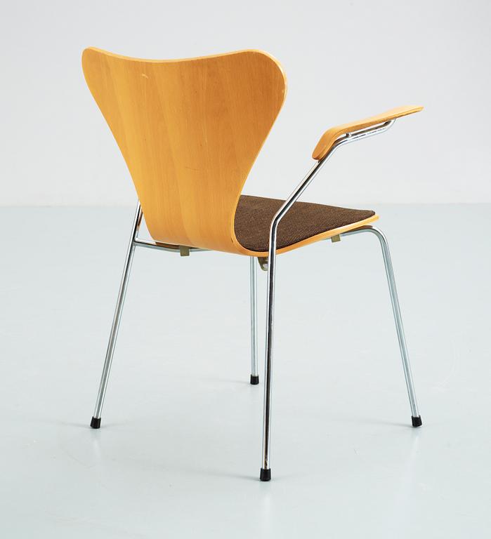 KARMSTOL, "Sjuan", Arne Jacobsen för Fritz Hansen, 1980.