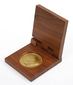 MINNESMYNT, Carl XVI och Silvia, 18K ca 61 gram.
