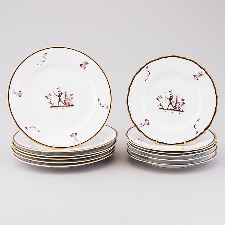 A 16-pcs set of 1930s-1940s 'Diana' tableware from Arabia, Finland.