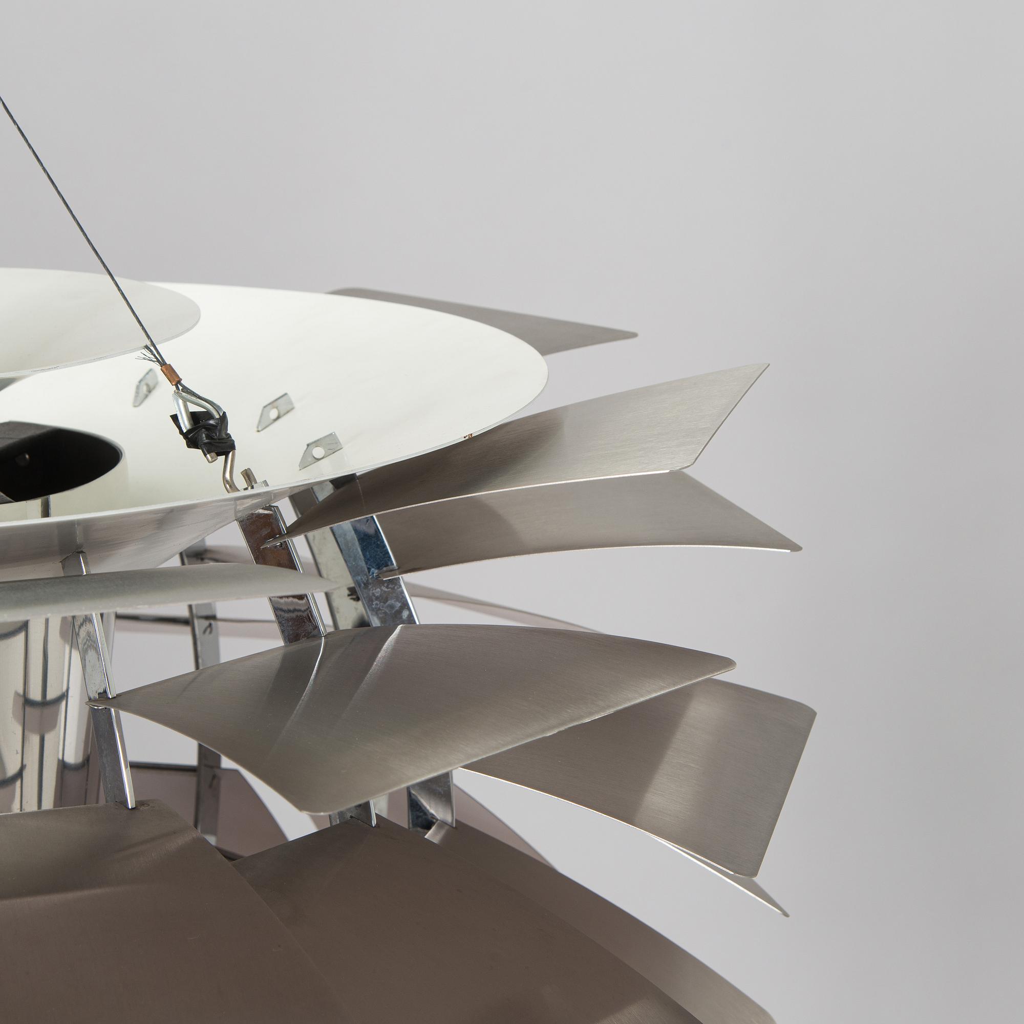 Poul Henningsen, kattovalaisin, "PH Artichoke / PH-Kotte", Louis Poulsen, Tanska, 1980-luku.