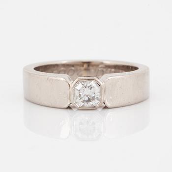 Flander-cut diamond ring.